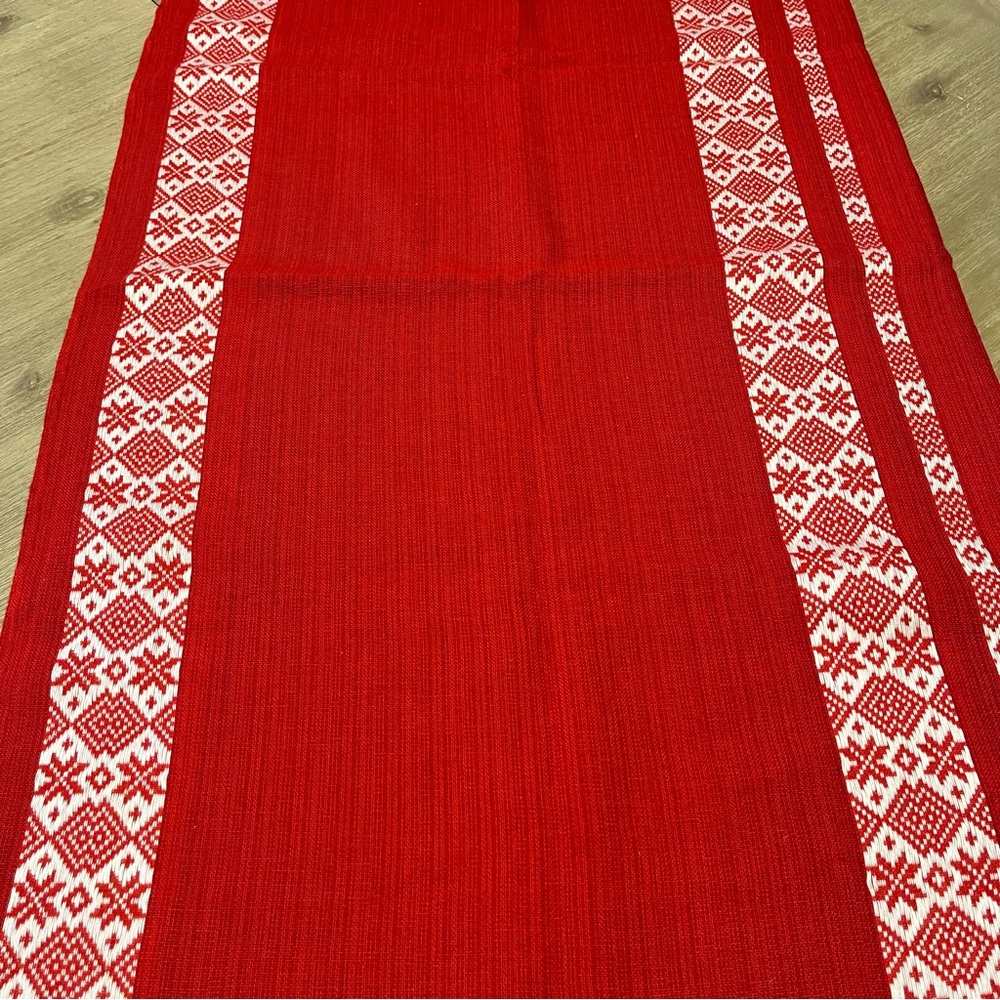 Red and White Patterned Scandinavian/Swedish style tablecloth Rectangular - Picture 3 of 5